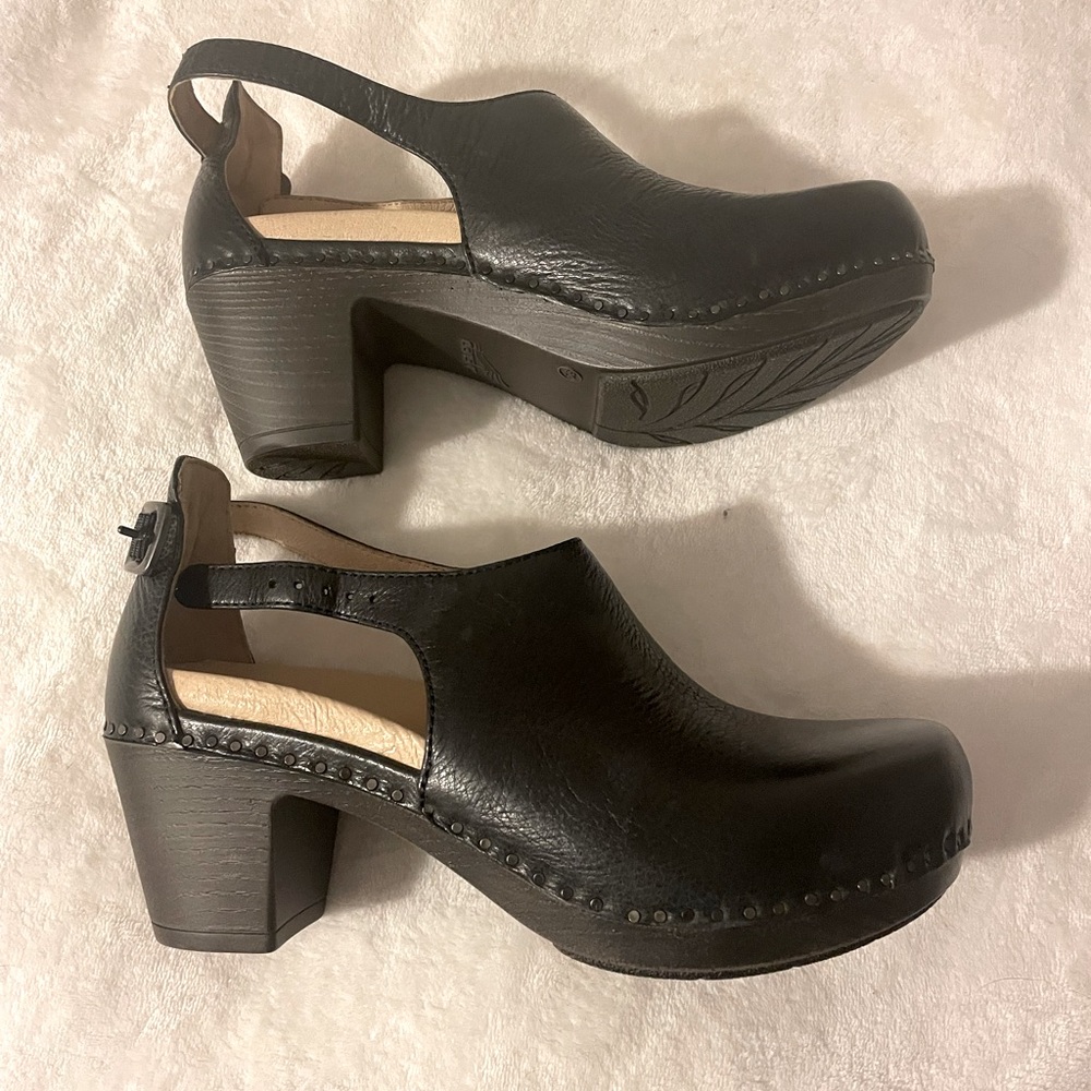 Dansko black “Sassy” clog